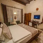 מלון Osmanbey Cave House 3*