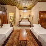 Osmanbey Cave House מלון 3*