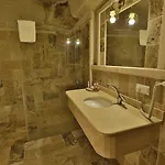 Osmanbey Cave House מלון
