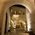מלון Osmanbey Cave House 3*